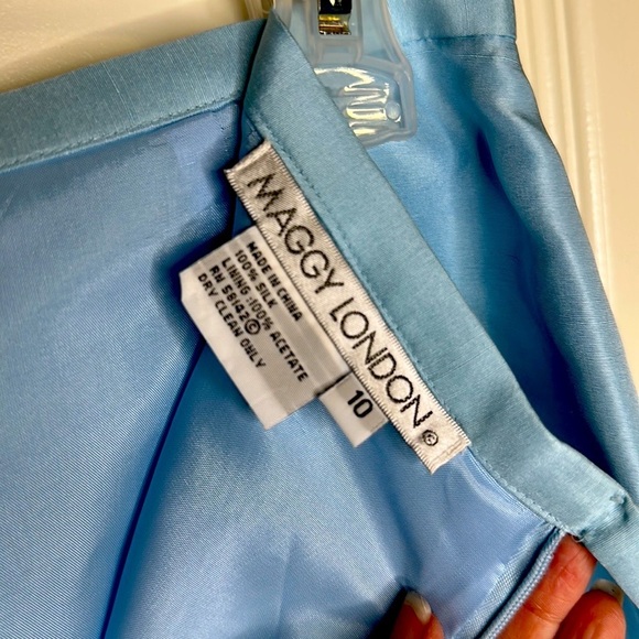 MAGGY LONDON Light Blue Vintage Silk Skirt Suit Set | Size 10 - Picture 8 of 10